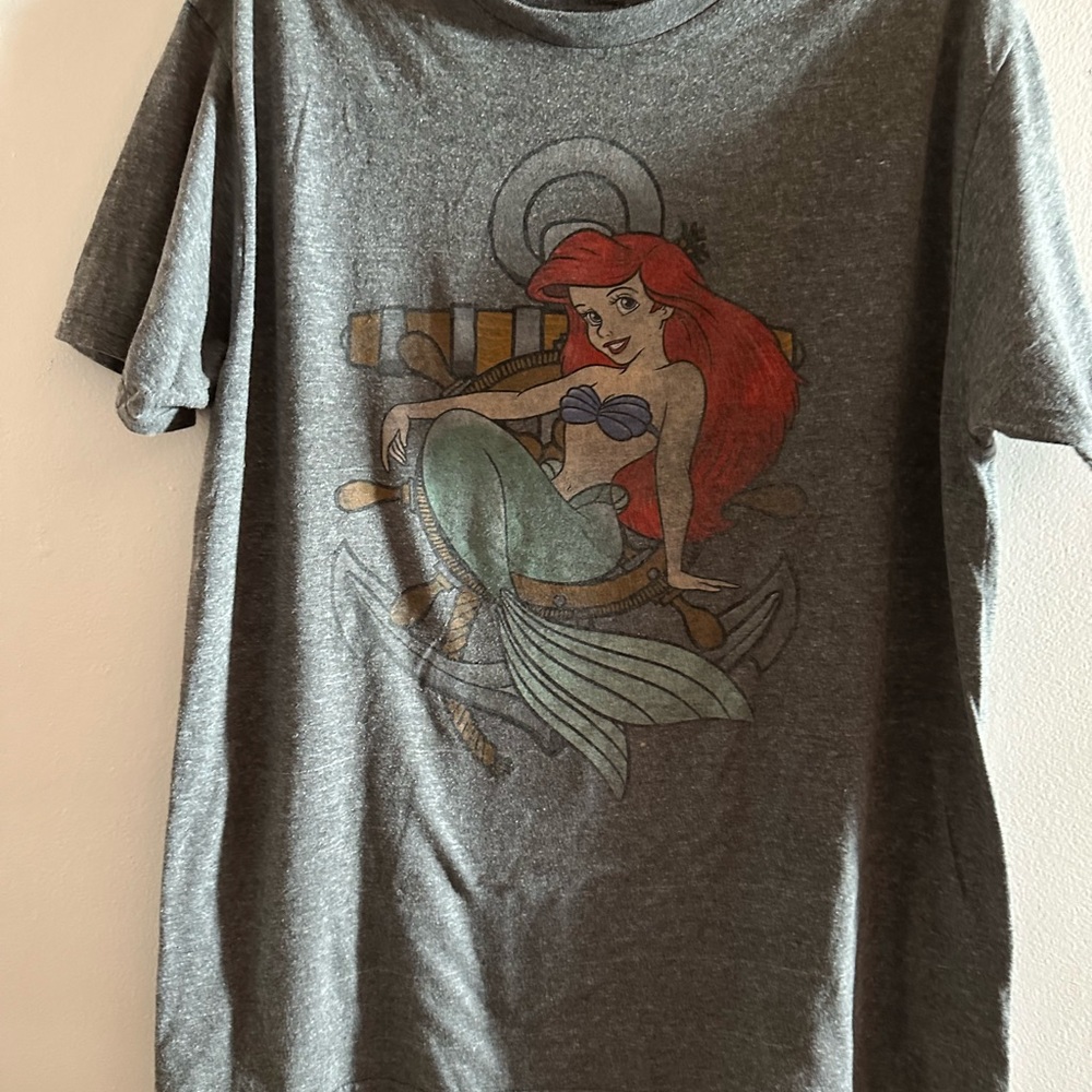 Ariel The Little Mermaid Disney Film
Gray Graphic Shirt large tee shirt . - Picture 4 of 6
